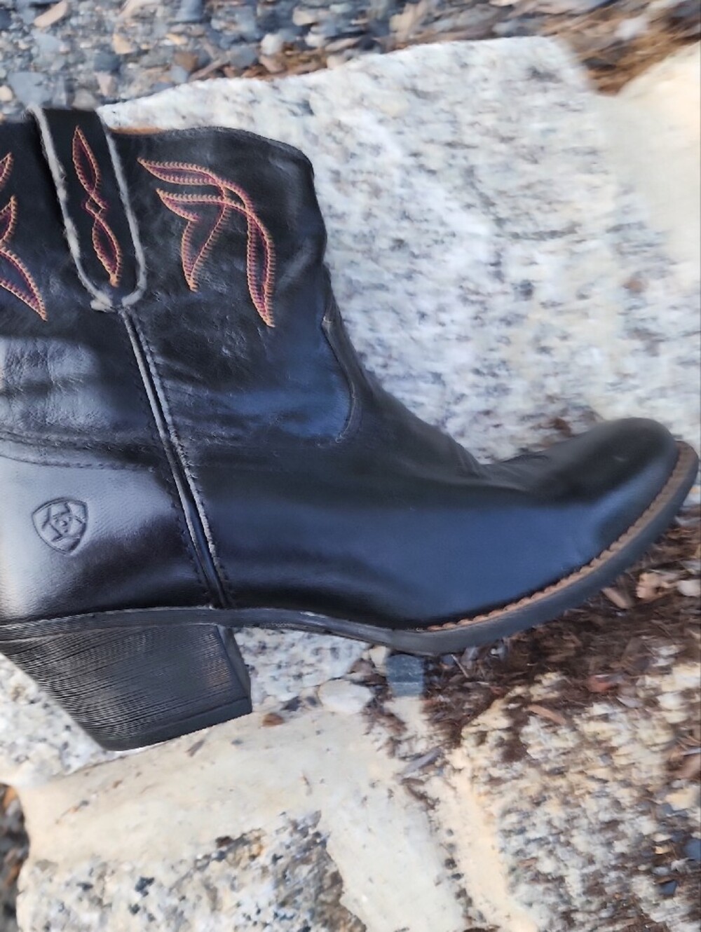 Ariat Black Leather Short Western Boots with Brown Stitching sz 7B - Picture 8 of 14